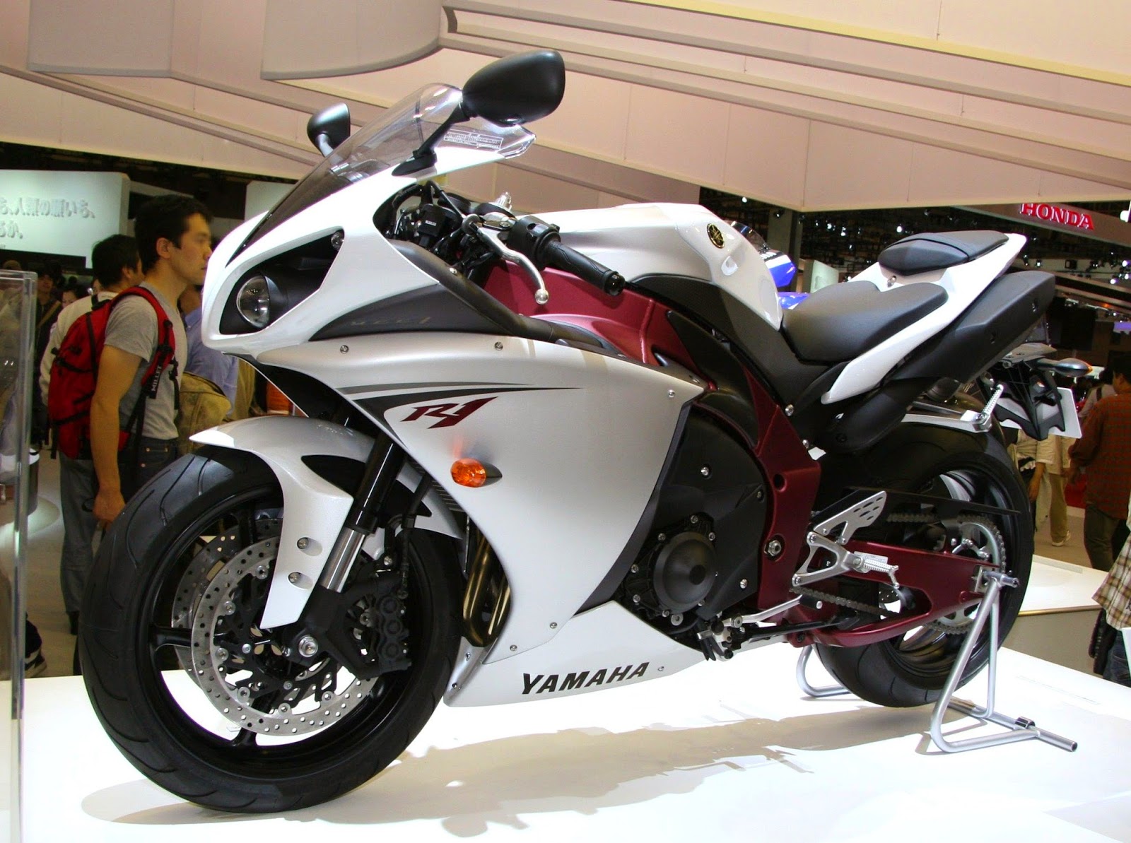Harga Dan Spesifikasi Yamaha YZF R1 Ridergalau